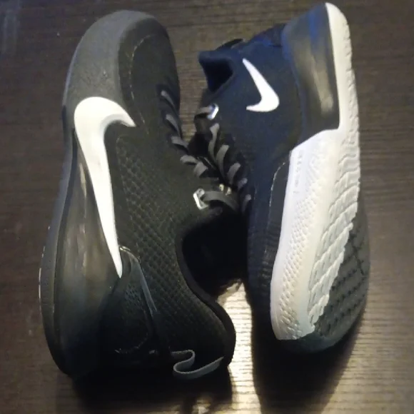 Nike Kobe Bryant Mamba Focus Black, White, Dark Gray SZ 8 Womens SZ 9.5 EUC